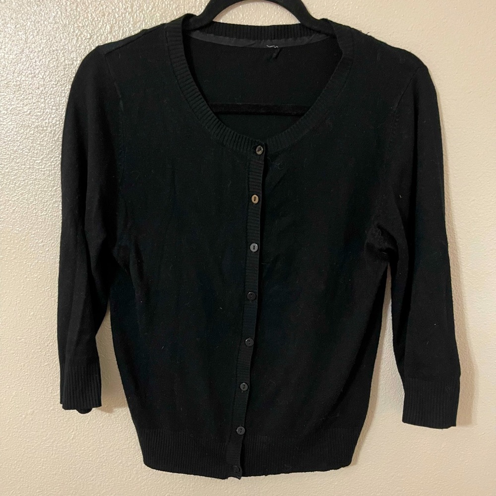 Cute black mid-sleeve cardigan
